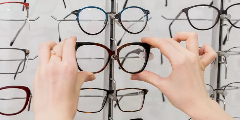 How to Choose the Right Eyeglass Style
